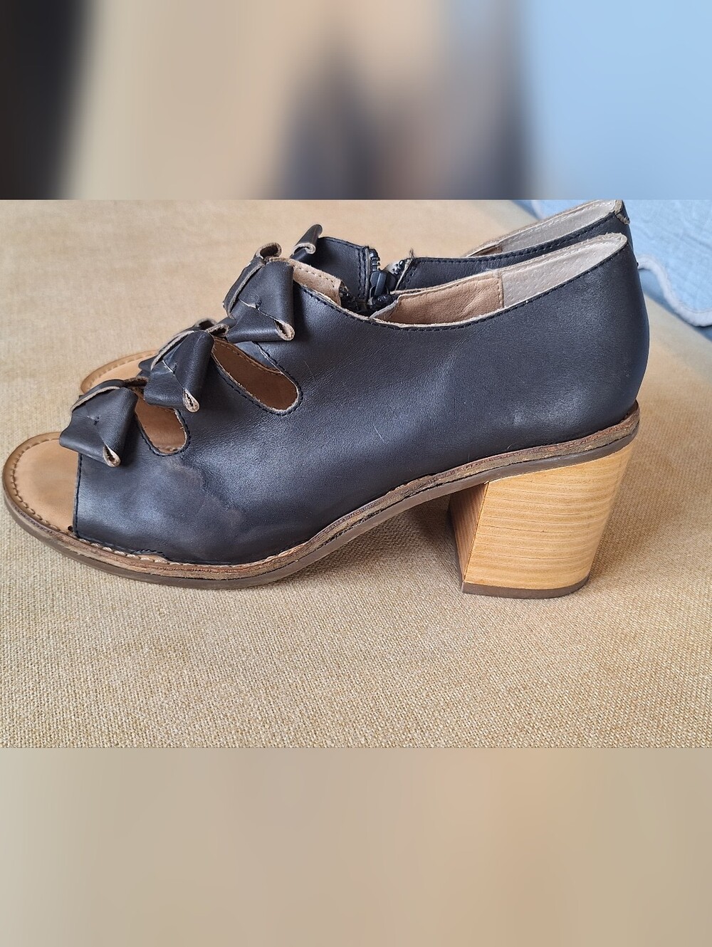 Latigo Black Leather Bow Peep Toe Block Heel Shoes Women's Size 10M